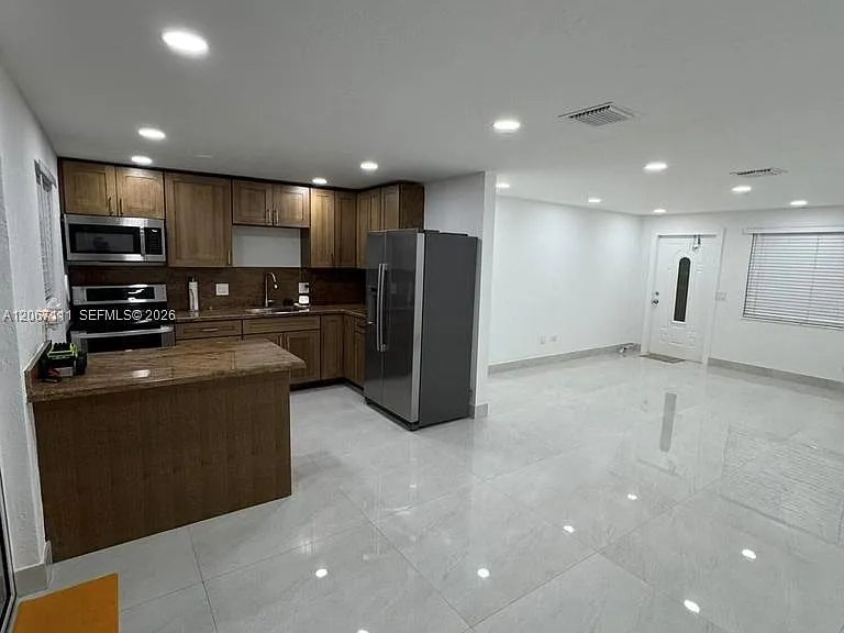 664 Colson Dr — Photo 6
