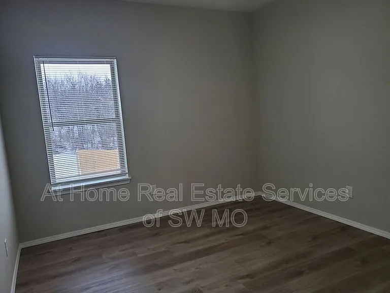 624 S Southgate Dr — Photo 16