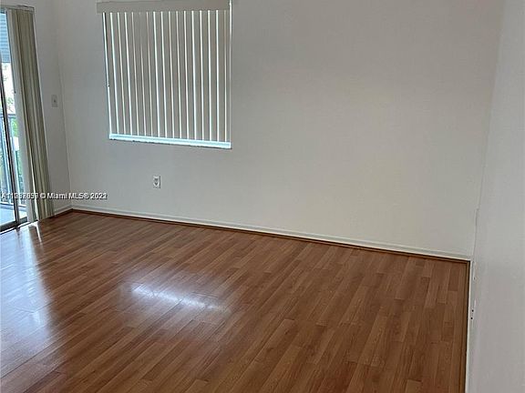 3rd image of 423 NE 210th Circle Ter APT 204