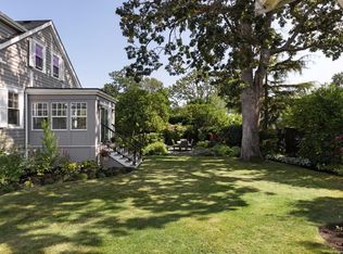 2655 Shady Ln, Oak Bay, BC V8R6T6