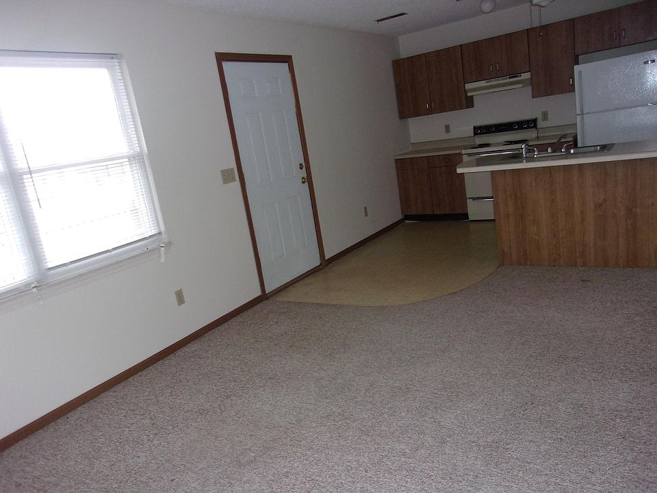 livingroom, front door, kitchen