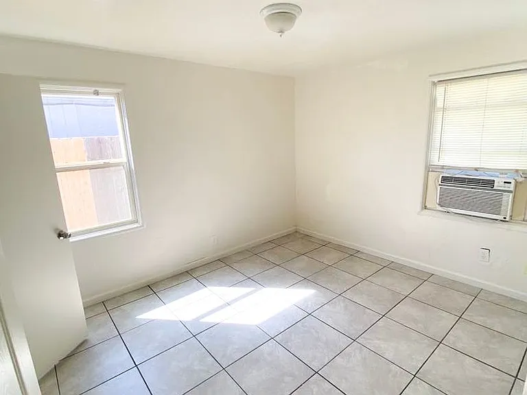 3905 Huron St — Photo 3