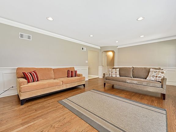 5th image of 10117 W Manor Dr