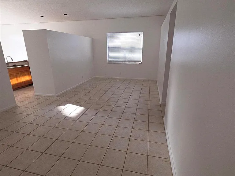 7093 Middlebury Dr — Photo 3