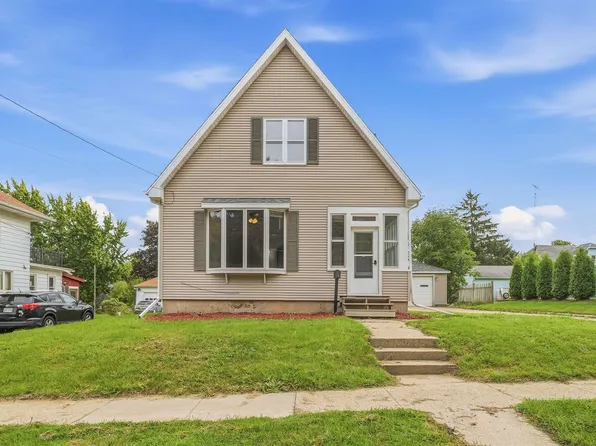218 N Henninger St, Mayville, WI 53050