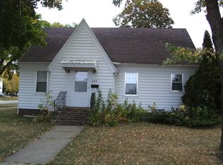 220 N 7th St, Estherville, IA 51334
