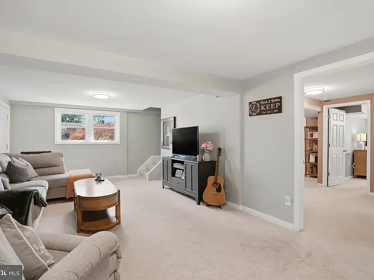 810 Venice Dr — Photo 13