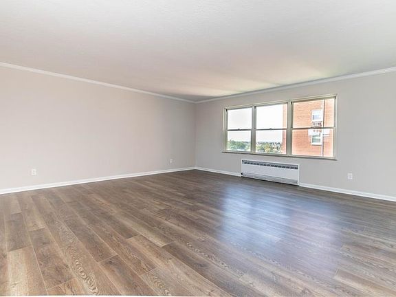 3rd image of 13900 Shaker Blvd APT 914