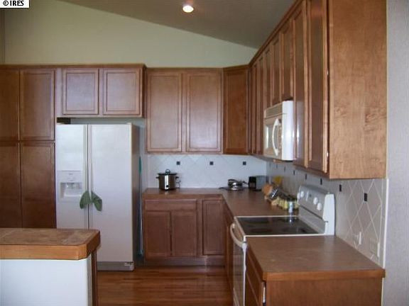 Kitchen with functional Island