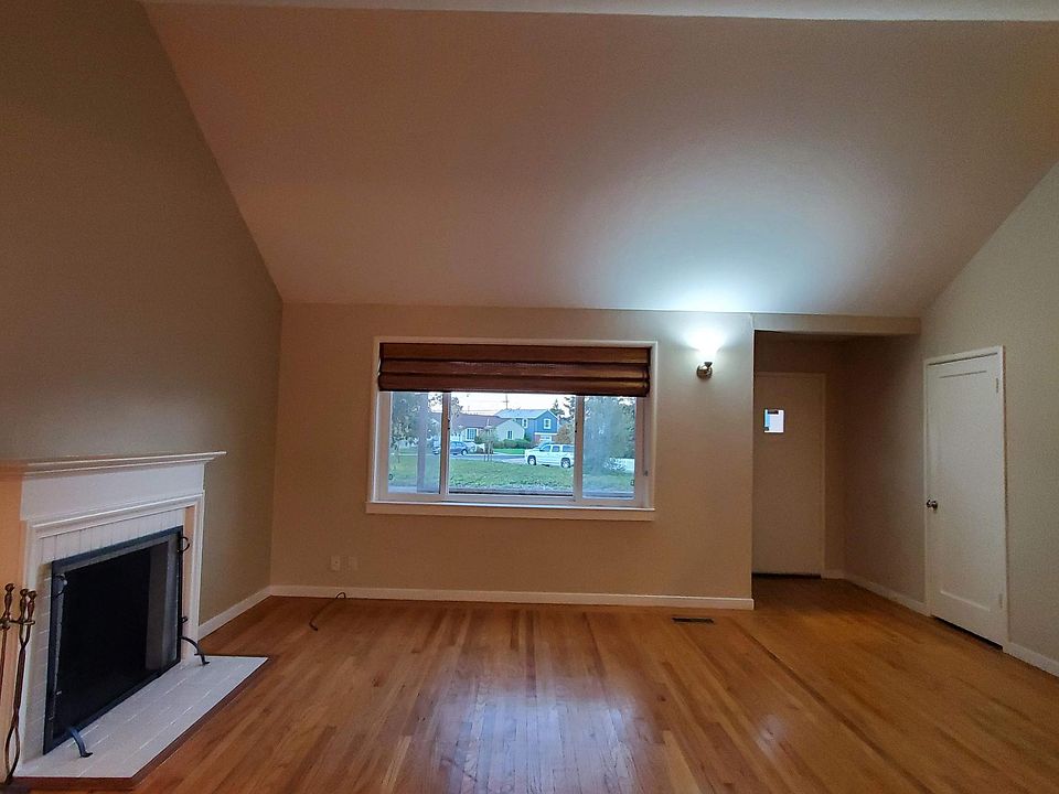 2nd image of 1108 Hawthorne Dr