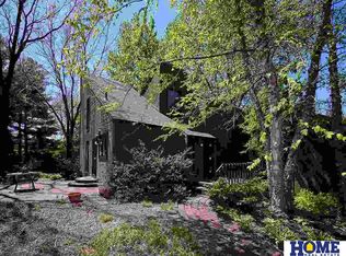 649 E Hillcrest Dr, Lincoln, NE 68520