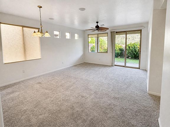 3rd image of 912 N Echo Ln
