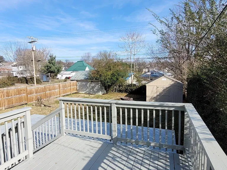 606 Hillcrest Dr — Photo 3