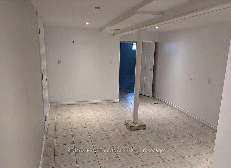 183 Elmhurst Dr #BASEMENT — Photo 4