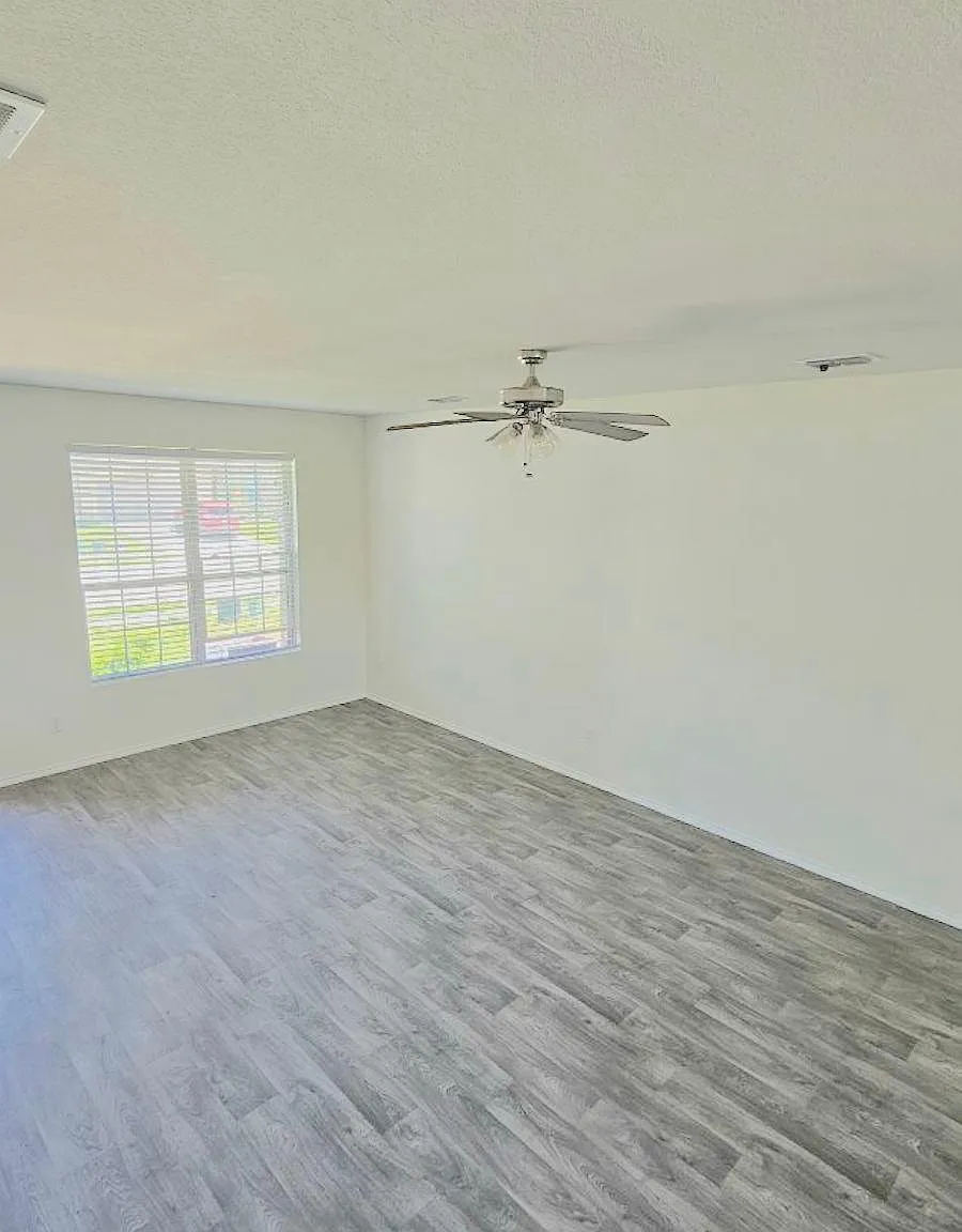 4 bed, 2636 sqft, $2,495 — Photo 4