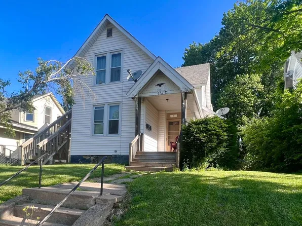 ET 626 12th Ave S, 626 12th Ave S #B3, Clinton, IA 52732