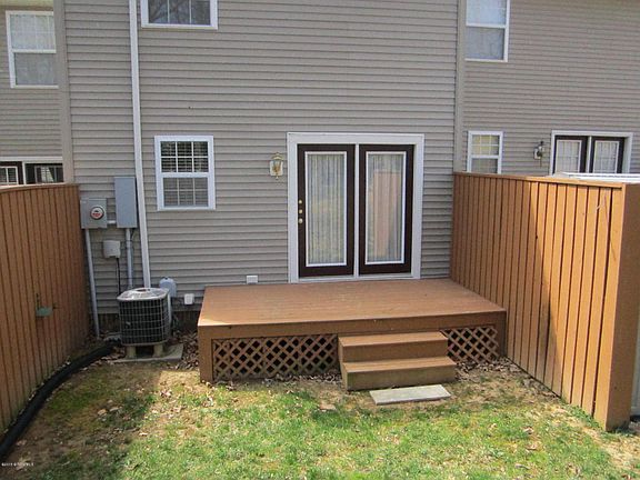 4th image of 1442 Scott St