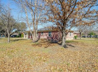 2000 Robinwood Dr, Fort Worth, TX 76111