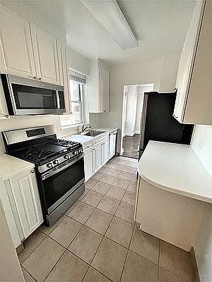 3rd image of 215 E 68th St APT 25A