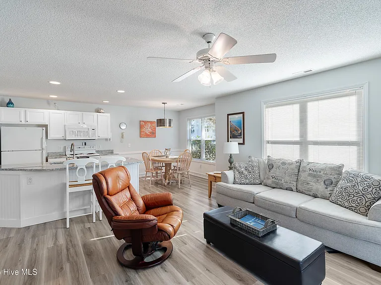 3350 Club Villas Dr #101 — Photo 18