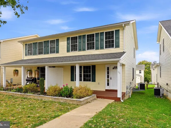 106 Center St, Charles Town, WV 25414
