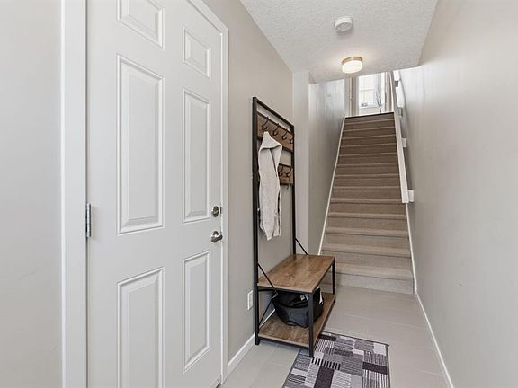4th image of 412 E Ascot Cir SW