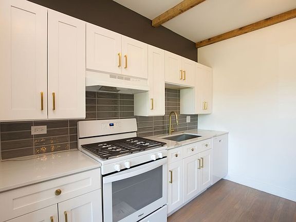 3rd image of 3056 W Franklin Blvd Unit F4