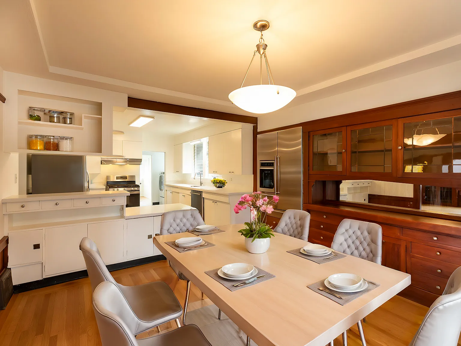 4 bed, 2670 sqft, $8,888 — Photo 2