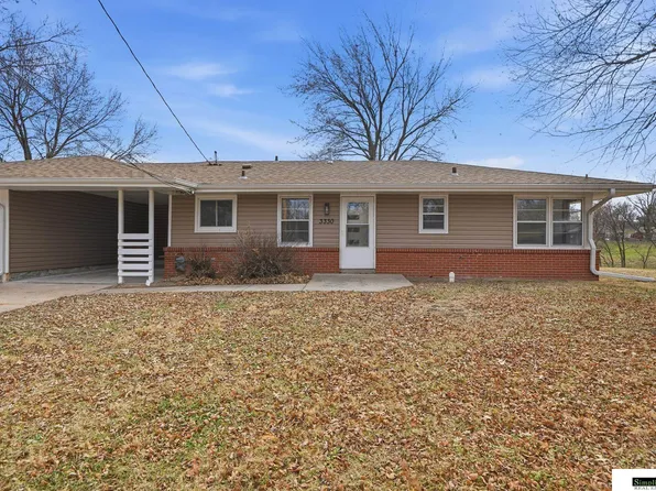 3330 Gott Cir, Lincoln, NE 68524