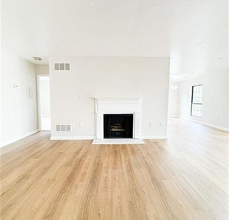 3rd image of 4113 Pine Heights Dr NE
