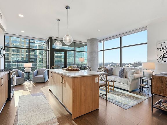 3rd image of 1212 Demonbreun St #1402