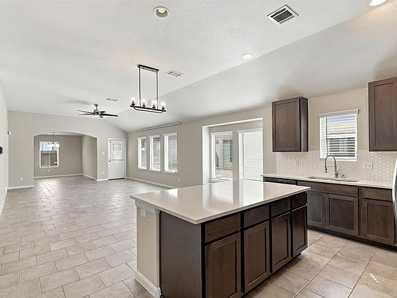 5th image of 7239 Canoga Dr