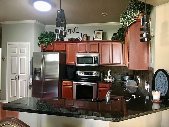 3rd image of 8319 Fallglo Ln
