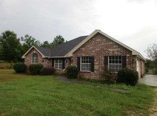 104 Meadowood Dr, Picayune, MS 39466