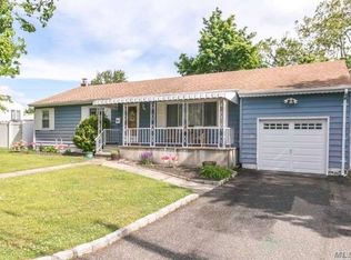 35 Irene St, Lindenhurst, NY 11757