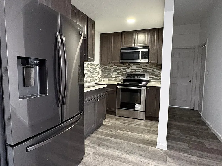 513 Emmett St #B11 — Photo 7