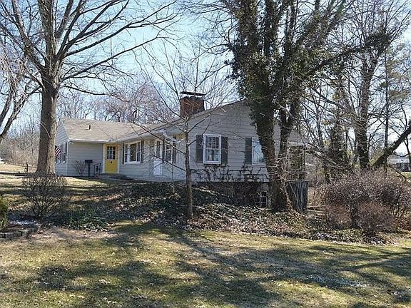3rd image of 1102 E Linden Ave