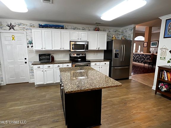5th image of 15720 S Fork Dr