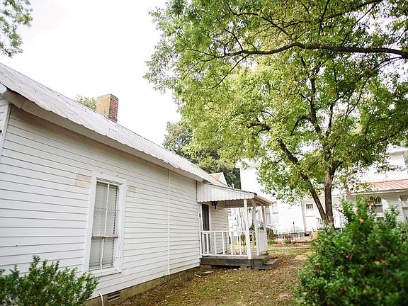 3rd image of 824 University Ave #1