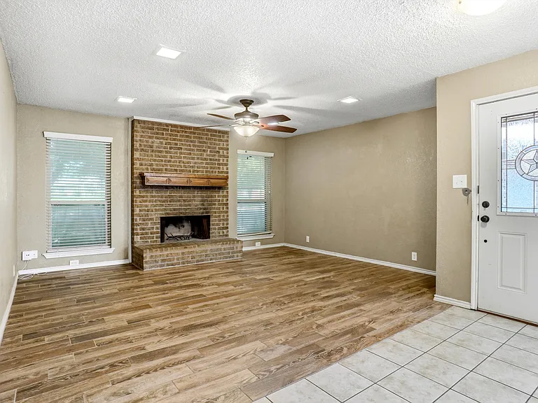 6430 Lago Vista Dr — Photo 5
