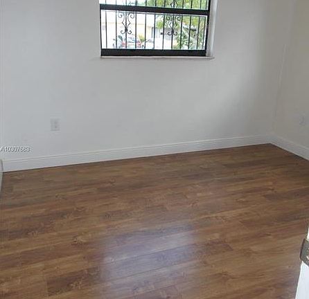 5th image of 19220 NW 35th Ave