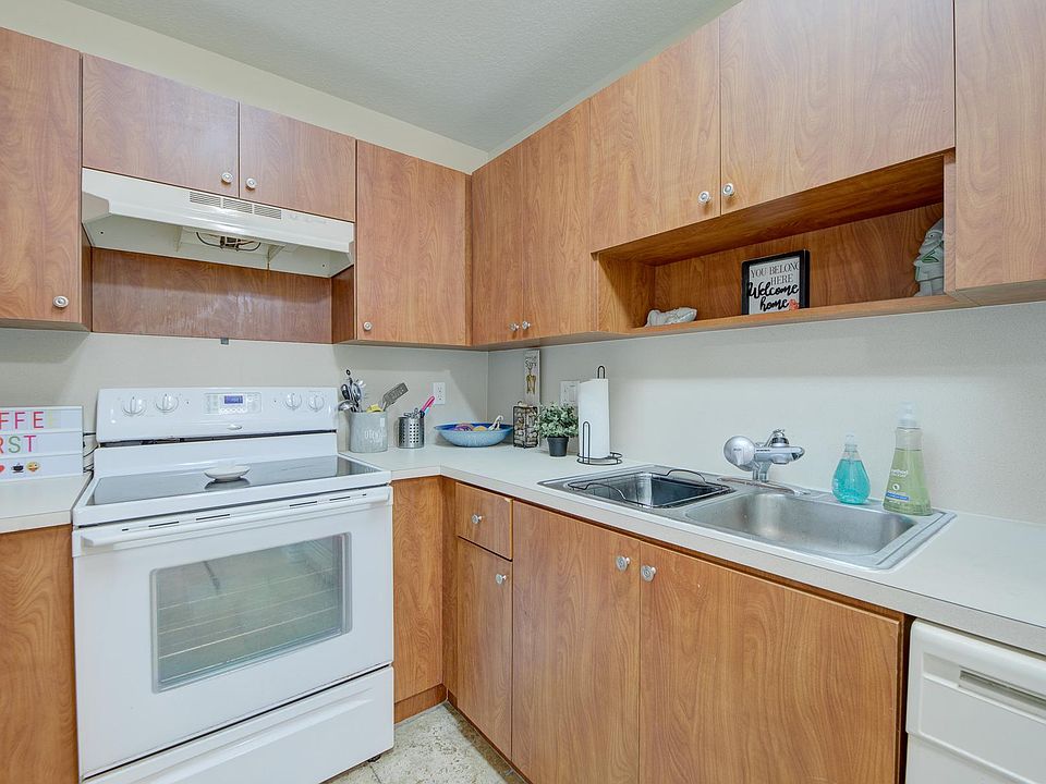 1st image of 5018 S Harbor Isles Dr