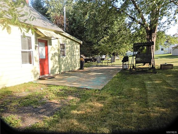 2nd image of 2874 Elm St