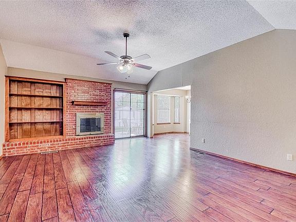 4th image of 1104 Sennybridge Dr