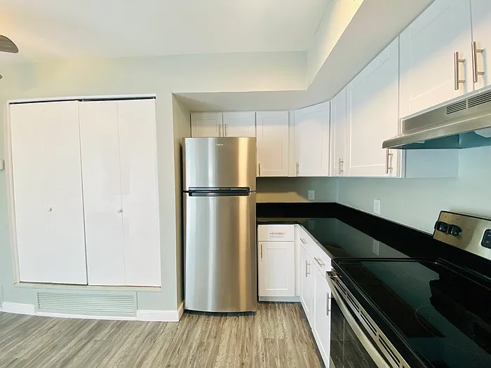 2 bed, 1.5 bath, 882 sqft, $1,445 — Photo 2