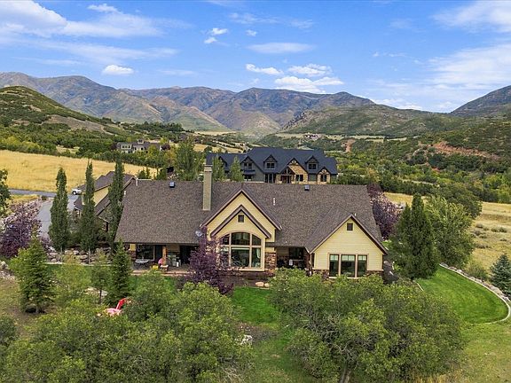 3rd image of 266 Meadow Dr