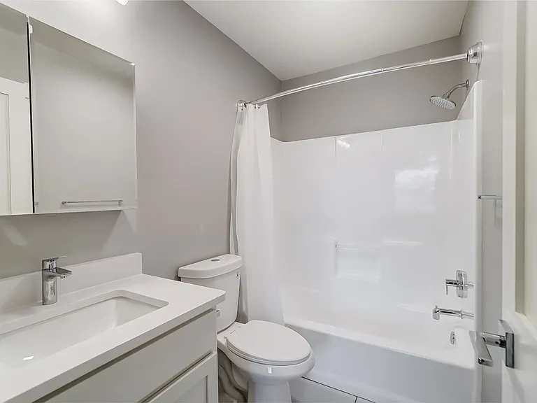 Chardon Place Apartments and Townhomes — Photo 8