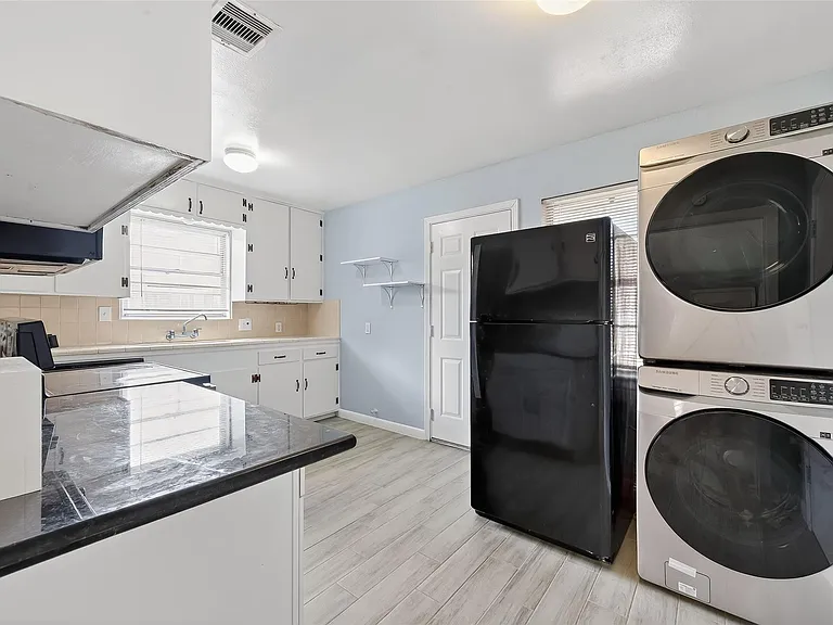 3428 Bradford St — Photo 11