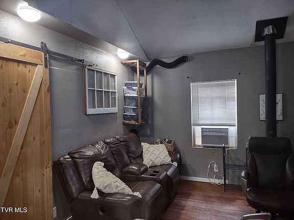 4th image of 9060 Stillmeadows Ln