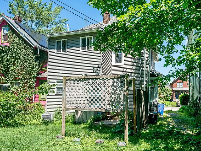 2435 Summit St — Photo 50